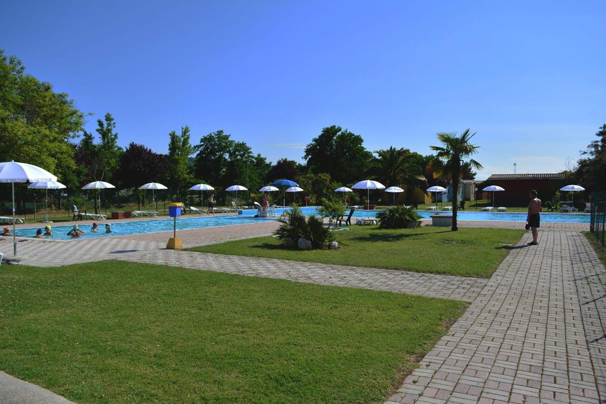 Centro Vacanze - Garden River Альтідона Екстер'єр фото